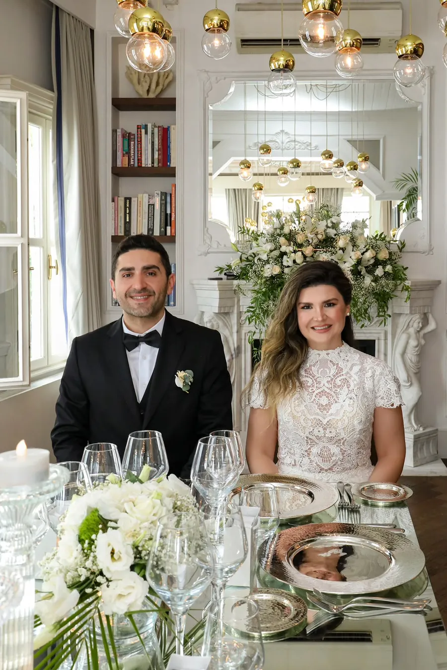 Nikah masasında gelin ve damat